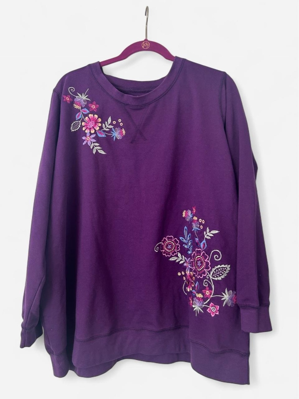 Purple Crewneck Sweatshirt with Floral Embroidery